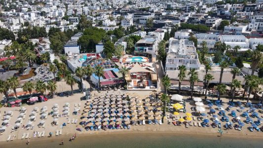 LADONIA LEO BEACH RESORT (Adults only 16+)